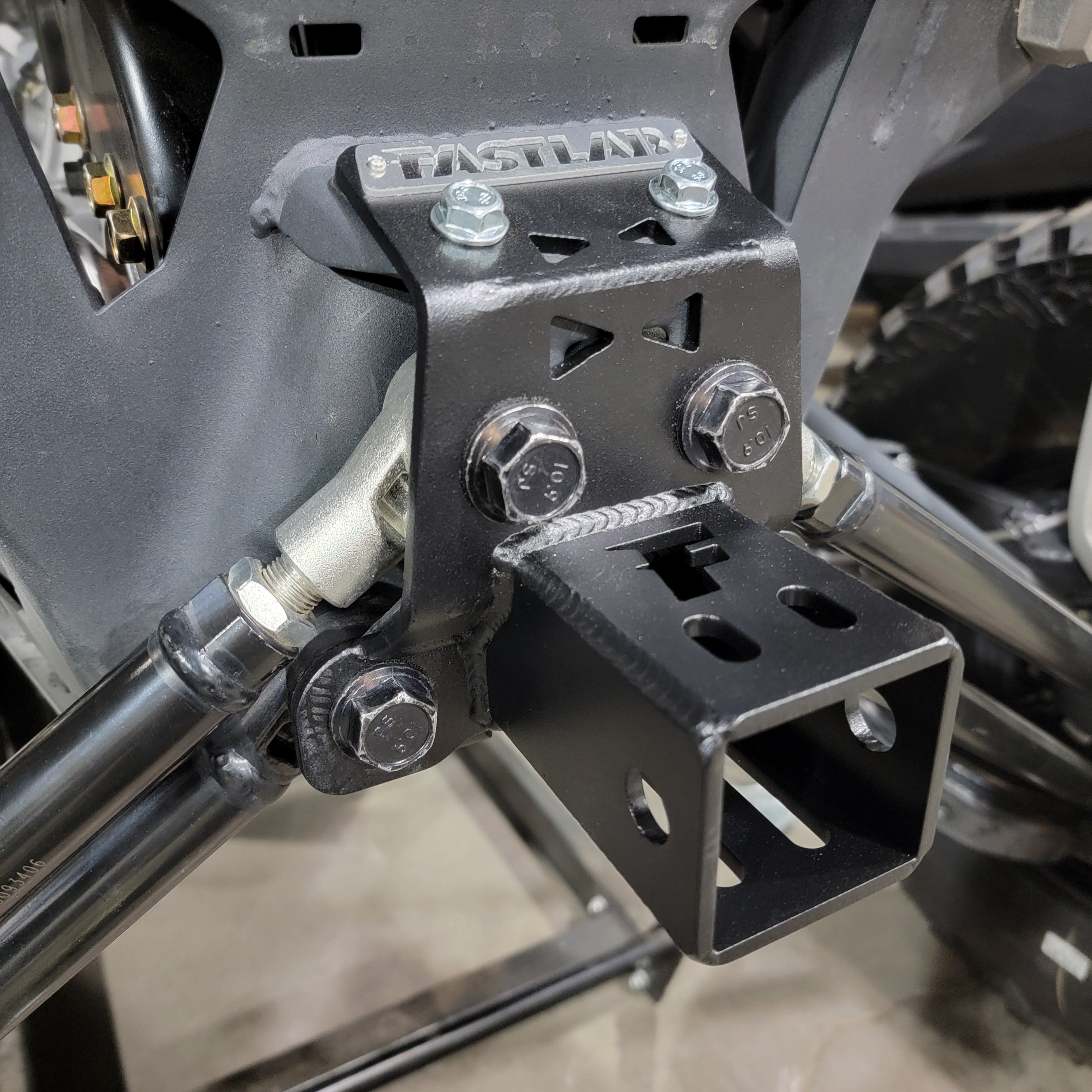 FastLab Can-am Maverick R Hitch Pull Plate