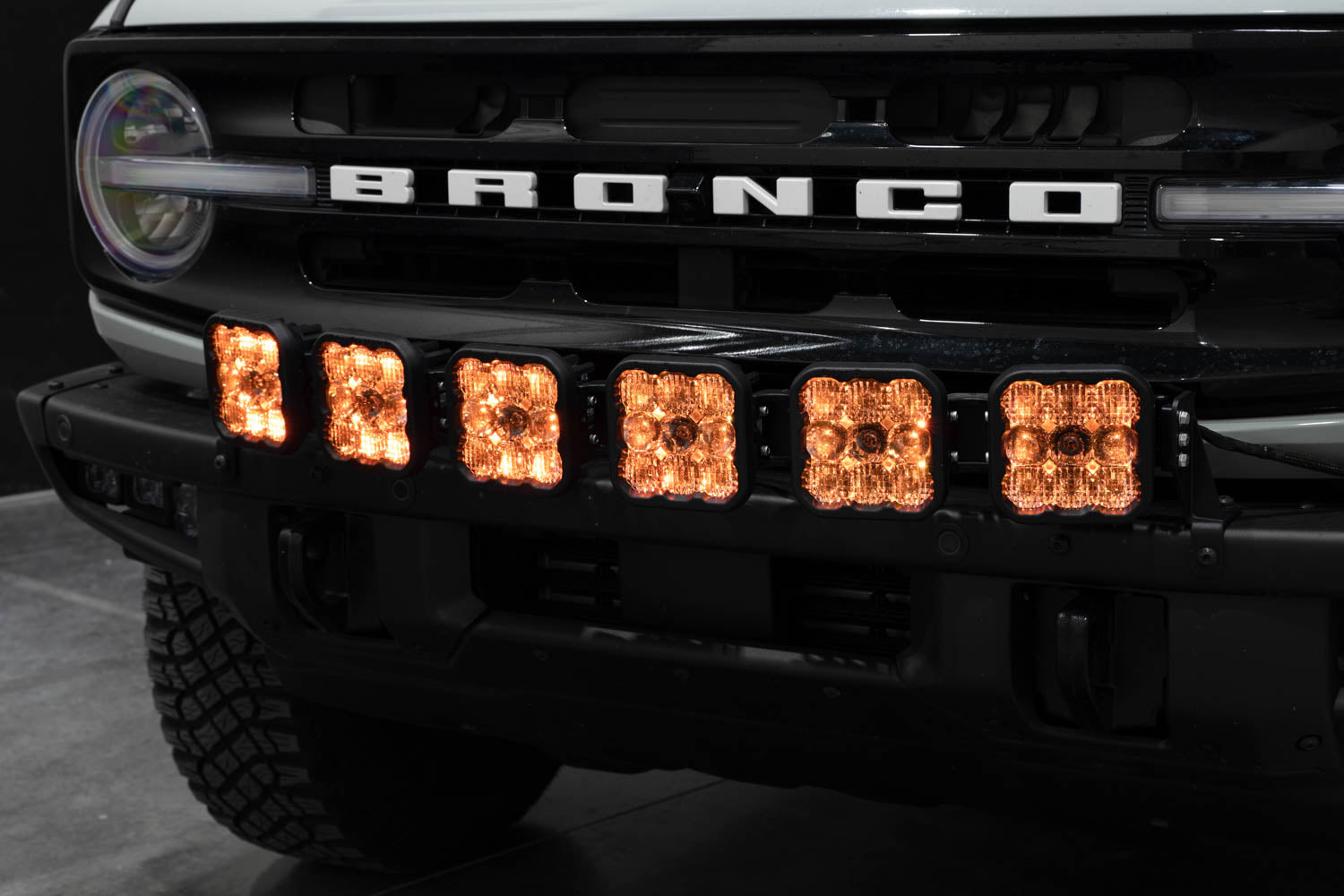 Bronco SS5 6-Pod CrossLink Grille Lightbar Kit Sport White Combo Diode Dynamics