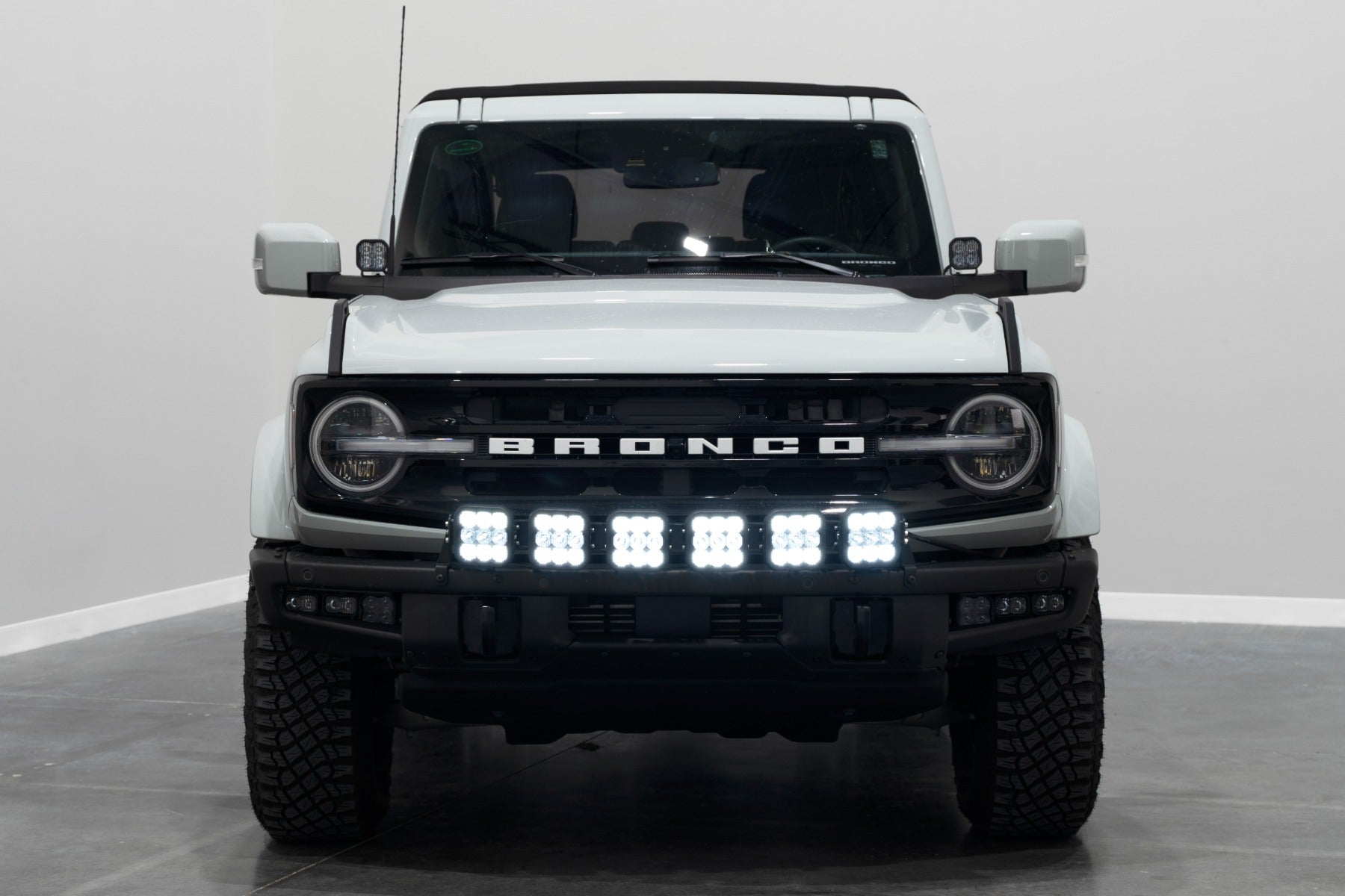 Bronco SS5 6-Pod CrossLink Grille Lightbar Kit Sport Yellow Combo Diode Dynamics