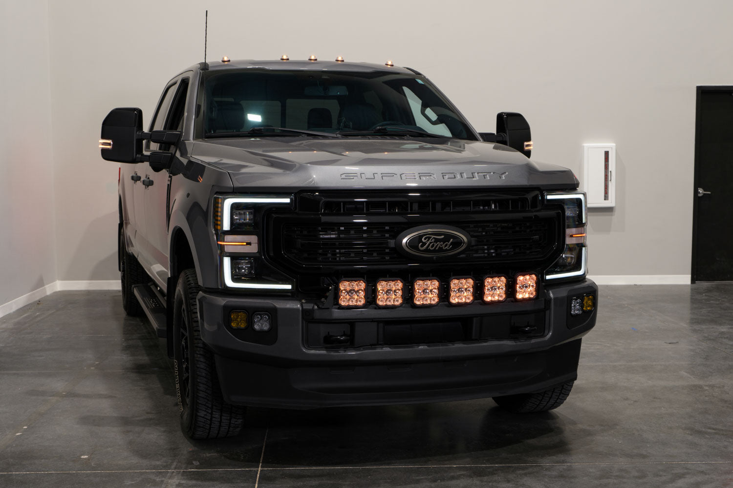 SS5 6-Pod CrossLink Grille Lightbar Kit for 2020-2022 Super Duty, Sport White Combo Diode Dynamics