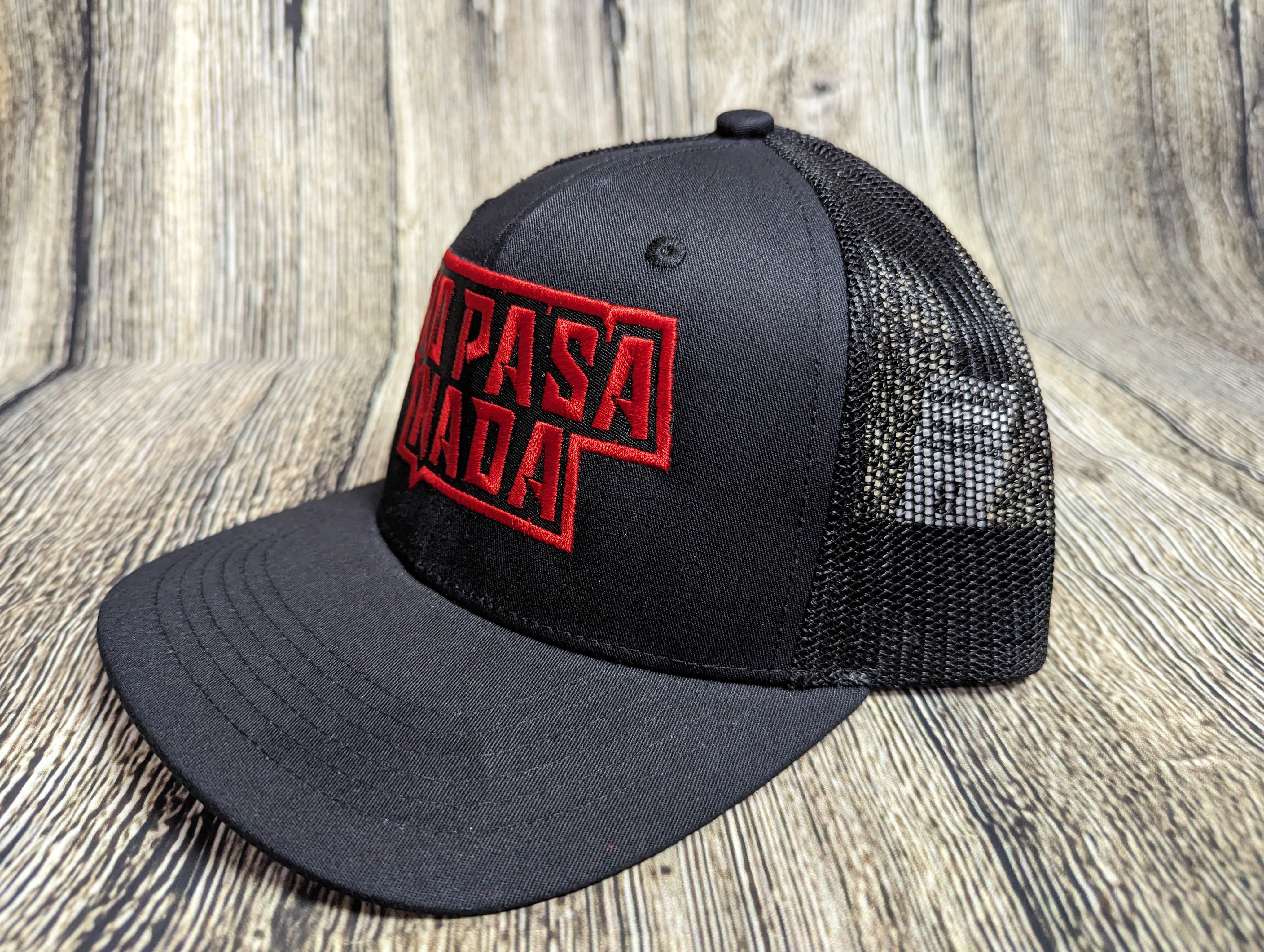 No Pasa Nada Red - Snapback Mesh Hat - Curved Bill