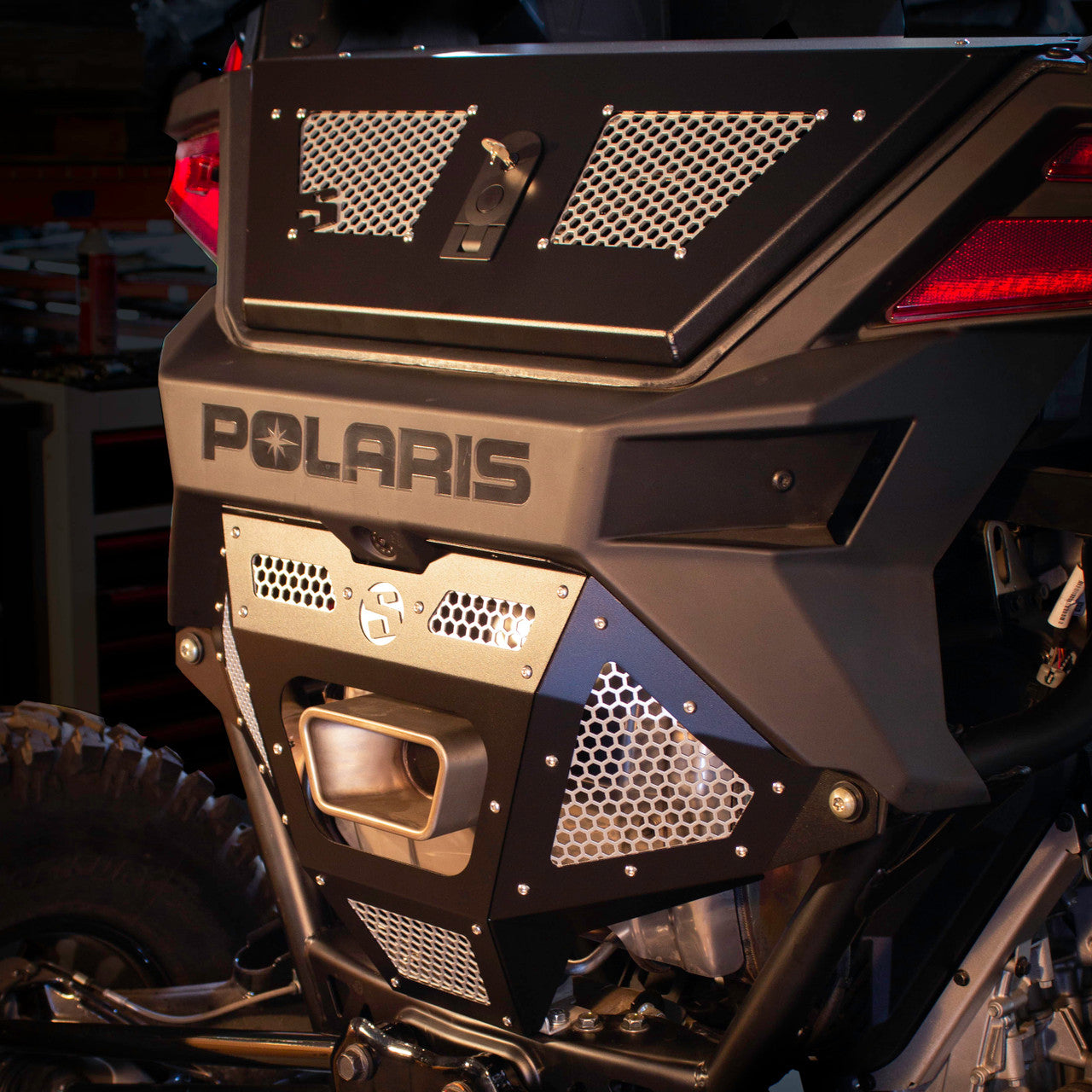 SDR Polaris Pro R Rear Exhaust Cover